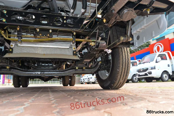 Dongfeng T6 127 hp 4X2(6 wheels) 4.005m Single Row Flatbed Mini Truck Chassis (3) | 86Trucks