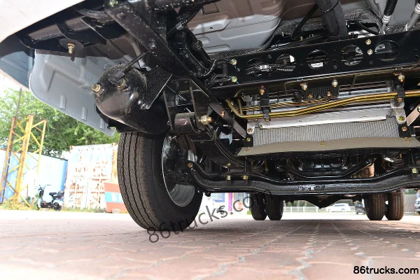 Dongfeng T6 127 hp 4X2(6 wheels) 4.005m Single Row Flatbed Mini Truck Chassis (2) | 86Trucks