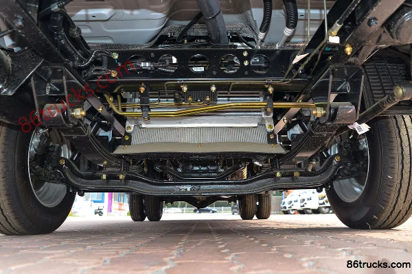 Dongfeng T6 127 hp 4X2(6 wheels) 4.005m Single Row Flatbed Mini Truck Chassis (1) | 86Trucks