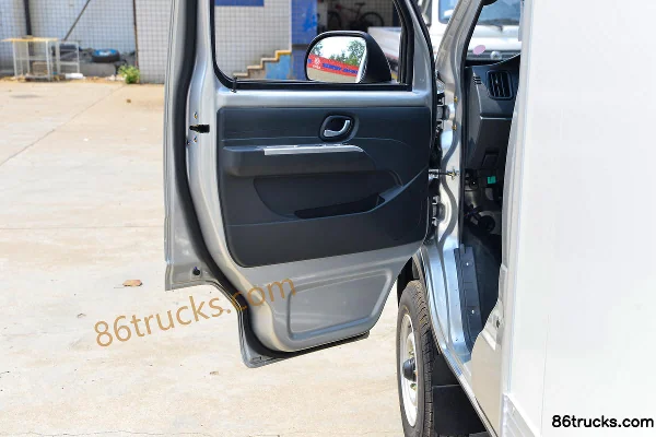 Dongfeng Xiaobawang W08 1.6L 123hp 4X2(6 wheels) 2.7m single-row van mini truck (single rear tire) Cab (2) | 86Trucks
