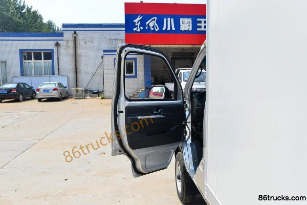 Dongfeng Xiaobawang W08 1.6L 123hp 4X2(6 wheels) 2.7m single-row van mini truck (single rear tire) Cab (1) | 86Trucks