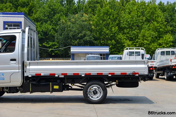 Dongfeng Xiaobawang W08 1.5L 113hp 4X2(6 wheels) 2.7m Single Row Flatbed Mini Truck (China VI) (with A/C) Body (2) | 86Trucks