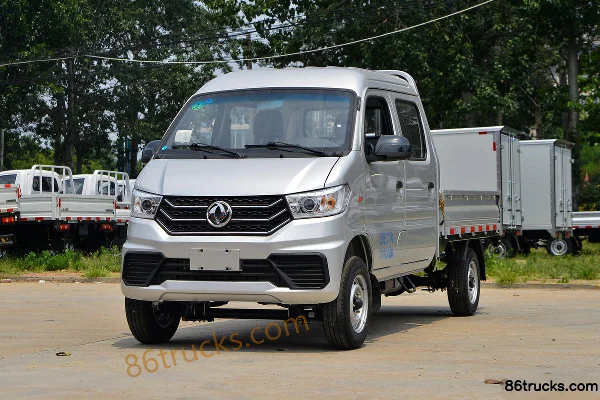 Dongfeng Xiaobawang W08 1.3L 91hp 4X2(6 wheels) 2.21m double row flatbed light truck (single rear tire) Exterior (3) | 86Trucks