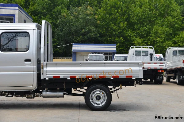 Dongfeng Xiaobawang W08 1.3L 91hp 4X2(6 wheels) 2.21m double row flatbed light truck (single rear tire) Body (2) | 86Trucks
