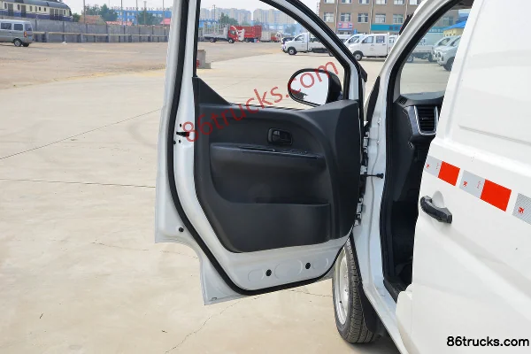 Jinbei Golden Sea Lion M 2024 model Travel Lion 120hp 1.6L gasoline 2-seat panel van (rated load 700kg) Cab (2) | 86Trucks