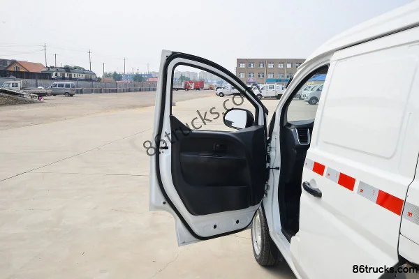 Jinbei Golden Sea Lion M 2024 model Travel Lion 120hp 1.6L gasoline 2-seat panel van (rated load 700kg) Cab (1) | 86Trucks