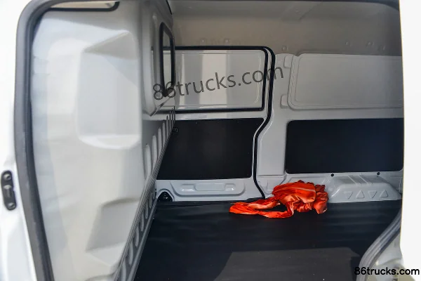 Jinbei Golden Sea Lion M 2024 model Travel Lion 120hp 1.6L gasoline 2-seat panel van (rated load 700kg) Body (1) | 86Trucks