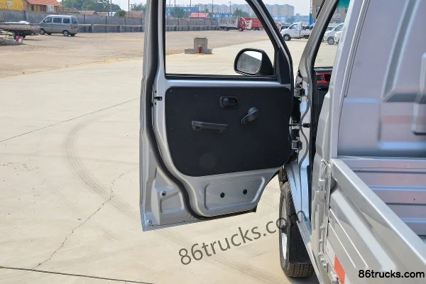 SRM Xinyuan Jinka S1 1.4L 102hp 4X2(6 wheels) 2.7m Single Row Flatbed Mini Truck (Single Rear Tire) Cab (2) | 86Trucks