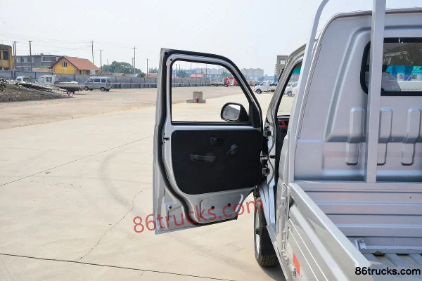 SRM Xinyuan Jinka S1 1.4L 102hp 4X2(6 wheels) 2.7m Single Row Flatbed Mini Truck (Single Rear Tire) Cab (1) | 86Trucks
