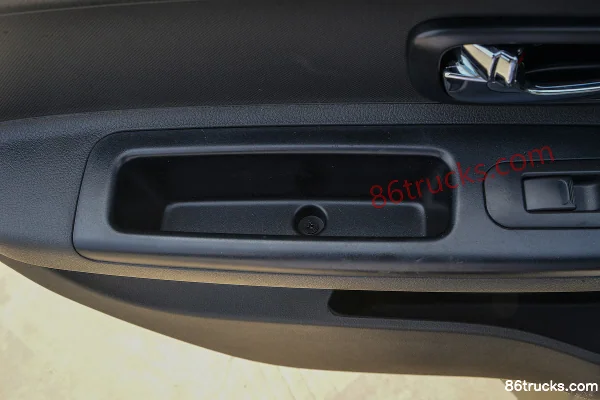 SRM Xinyuan Golden Sea Lion 2024 model Engineering Lion 112hp 1.5L 7/9-seat passenger van Cab (3) | 86Trucks