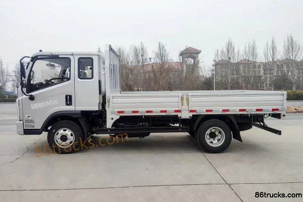 Foton Times Linghang M6 160 hp 4X2(6 wheels) 3.8 m semi-row flatbed light truck Exterior (3) | 86Trucks