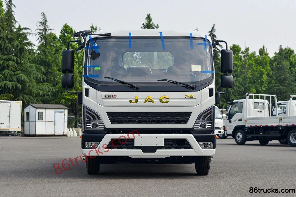 JAC Lingpao L9 Deluxe Edition 170hp 4X2(6 wheels) 4.18m Single Row Stake Truck Exterior (2) | 86Trucks