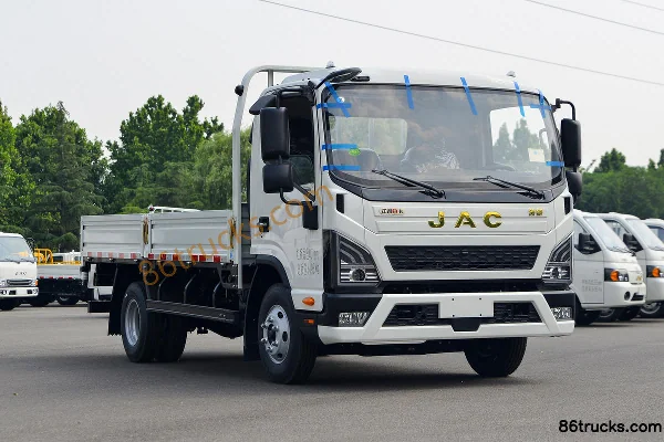 JAC Lingpao L9 2.5L Diesel 170hp 4X2(6 wheels) WLY 8-Speed Air Brake 3.85m Semi-Row Stake Light Truck Exterior