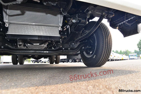 JAC Lingpao L9 Deluxe Edition 170hp 4X2(6 wheels) 4.18m Single Row Stake Truck Chassis (3) | 86Trucks