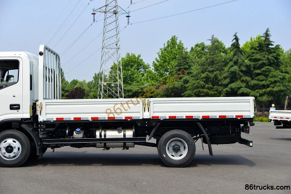 JAC Lingpao L9 Deluxe Edition 170hp 4X2(6 wheels) 4.18m Single Row Stake Truck Body (2) | 86Trucks