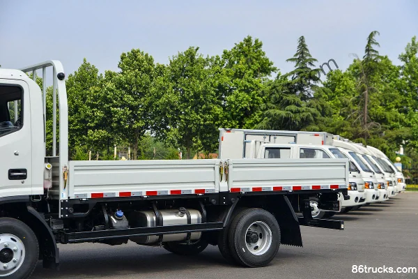 JAC Lingpao L9 Deluxe Edition 170hp 4X2(6 wheels) 4.18m Single Row Stake Truck Body (1) | 86Trucks