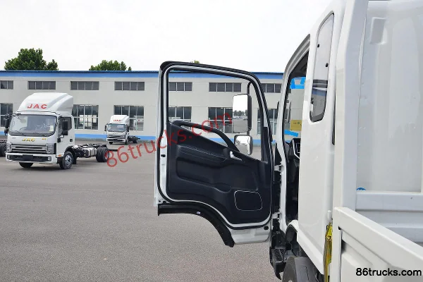 JAC Lingpao L9 Confort 184 ch 4X2(6 roues) 5,4 m cabine avancée camion porteur à ridelles (1) | 86Trucks