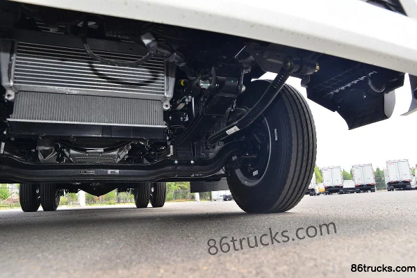 JAC Lingpao L9 Confort 184 ch 4X2(6 roues) 5,4 m cabine avancée camion porteur à ridelles Châssis (3) | 86Trucks