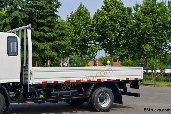 JAC Leading L6 152 hp 4X2(6 wheels) 3.85m Flatbed Light Truck with Sleeper Body (1) | 86Trucks