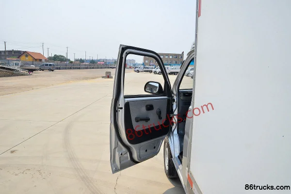 Jinbei T32 Comfort 1.5L 109hp 4X2(6 wheels) Gasoline 2.055m Double Row Mini Truck Cab (1) | 86Trucks