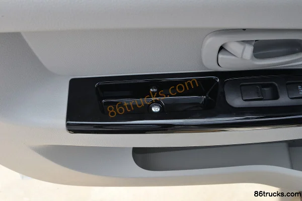 SRM Xinyuan Haoyun 2023 Chuangye Type 2.5T 4.5m Electric Cargo Van 38.64kWh Cab (3) | 86Trucks