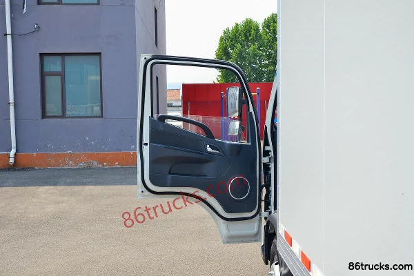 JAC Junling Jinyuanbao 1,8 L 130 ch 4X2(6 roues) essence 3,7 m cabine simple fourgon à benne fermée (1) | 86Trucks