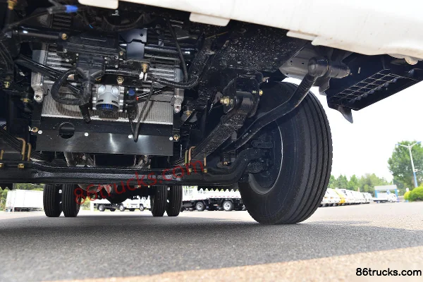 Qingling Isuzu KV100 3L Diesel 140hp 4X2(6 wheels) Isuzu 5-speed 4.98m Single Row Flatbed Light Truck Chassis (3) | 86Trucks