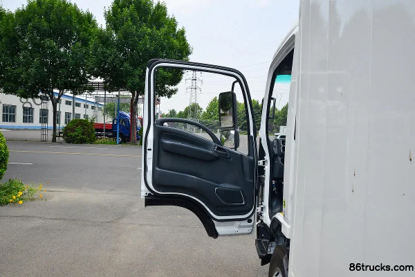 Qingling Isuzu KV100 2.5L Diesel 131 hp 4X2(6 wheels) Isuzu 5-speed 4.15m Single Row Van Light Truck Cab (1) | 86Trucks