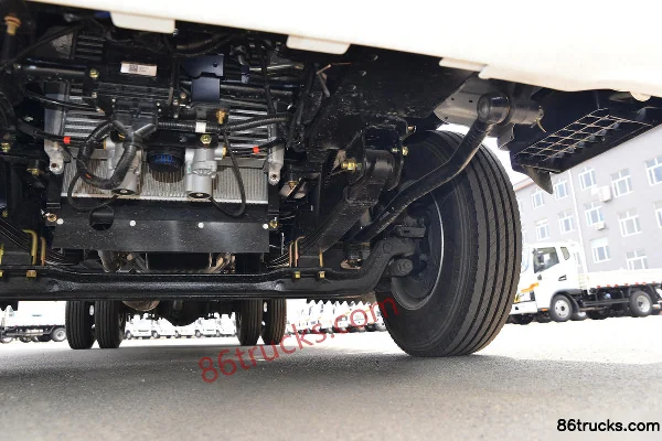 Qingling Isuzu KV100 2.5L Diesel 131 hp 4X2(6 wheels) Isuzu 5-speed 4.15m Single Row Van Light Truck Chassis (3) | 86Trucks