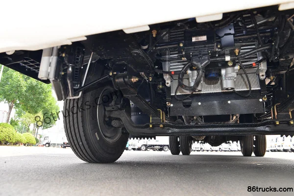 Qingling Isuzu KV100 2.5L Diesel 131 hp 4X2(6 wheels) Isuzu 5-speed 4.15m Single Row Van Light Truck Chassis (2) | 86Trucks