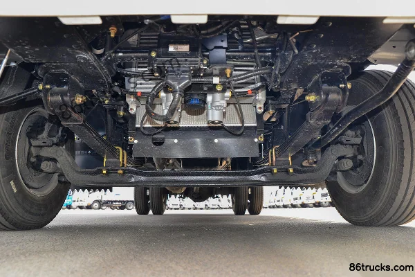 Qingling Isuzu KV100 2.5L Diesel 131 hp 4X2(6 wheels) Isuzu 5-speed 4.15m Single Row Van Light Truck Chassis (1) | 86Trucks