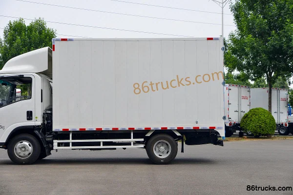 Qingling Isuzu KV100 2.5L Diesel 131 hp 4X2(6 wheels) Isuzu 5-speed 4.15m Single Row Van Light Truck Body (2) | 86Trucks