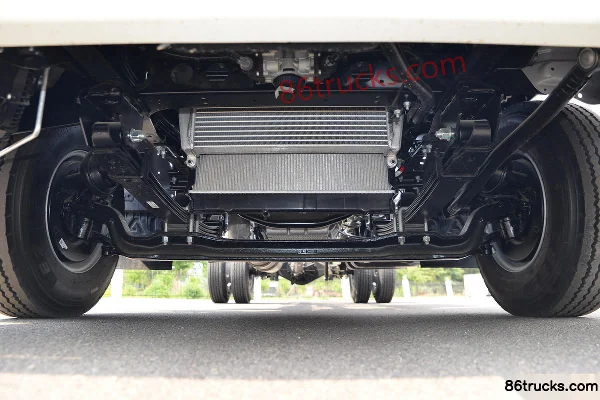 JAC Shuailing Q6 Comfort Edition 160hp 4X2(6 wheels) 4.18m single-row stake truck (China VI) Chassis (1) | 86Trucks