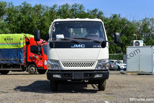 JMC Shunwei Small Truck 122 hp 4X2(6 wheels) 3.3m Semi-row Flatbed Small Truck Exterior (2) | 86Trucks
