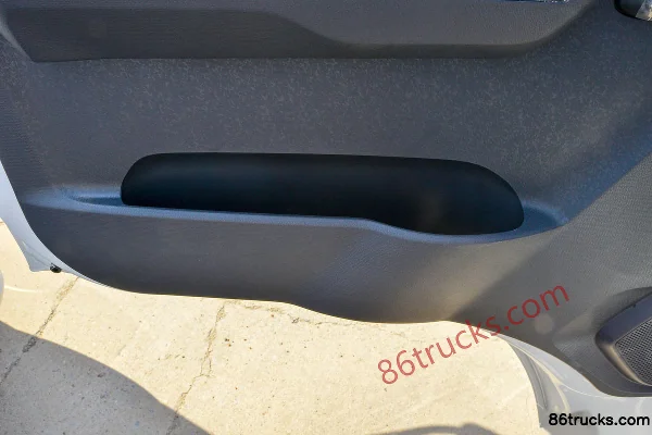 Foton Zhilan EM 4.5T 3.815m single-row pure electric flatbed light truck 59.4kWh 4X2(6 wheels) Interior (3) | 86Trucks
