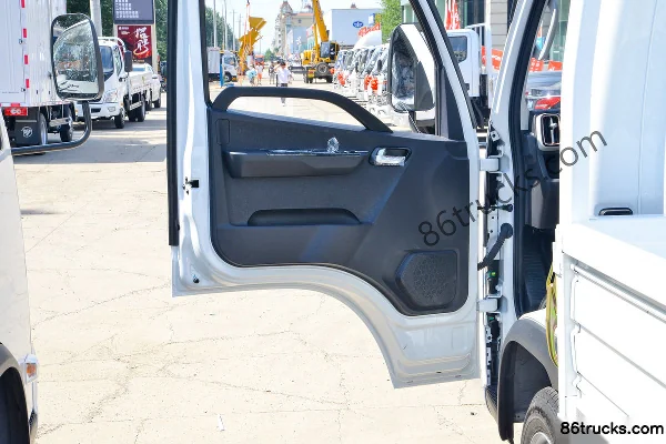Foton Zhilan EM 4.5T 3.815m single-row pure electric flatbed light truck 59.4kWh 4X2(6 wheels) Interior (2) | 86Trucks