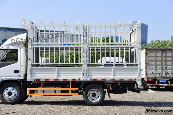 JMC Shunda Xiaoka Zhifu Edition Standard 122hp 4X2(6 wheels) 3.68m Single Row Stake Truck (China VI) Body (2) | 86Trucks