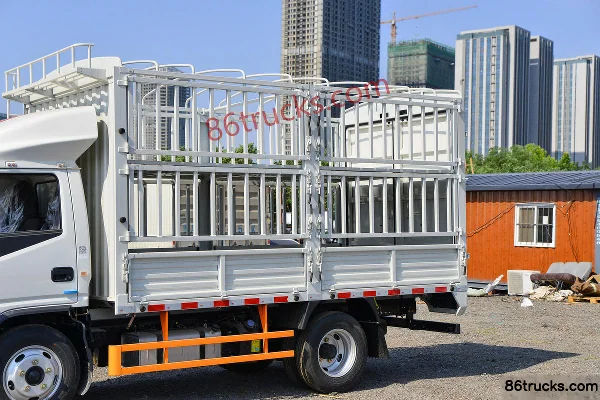 JMC Shunda Xiaoka Zhifu Edition Standard 122hp 4X2(6 wheels) 3.68m Single Row Stake Truck (China VI) Body (1) | 86Trucks