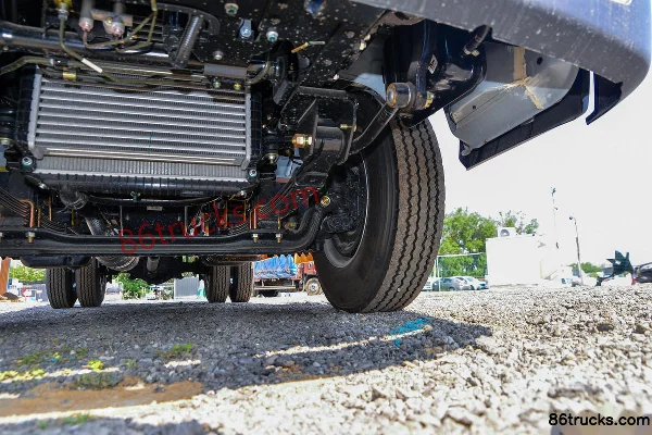 JMC Shunda Narrow Body Luxury Edition 116hp 4X2(6 wheels) 2.11m Double Row Van Light Truck Chassis (3) | 86Trucks