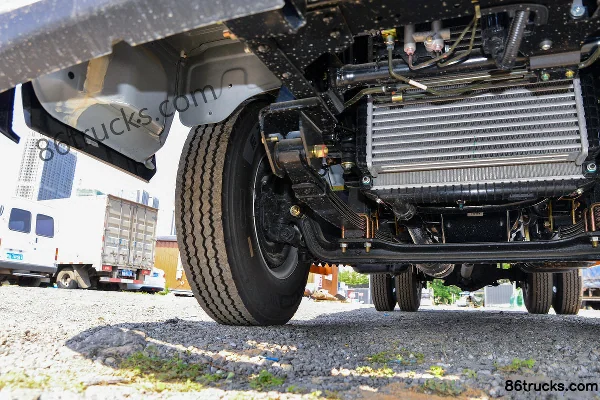 JMC Shunda Narrow Body Luxury Edition 116hp 4X2(6 wheels) 2.11m Double Row Van Light Truck Chassis (2) | 86Trucks
