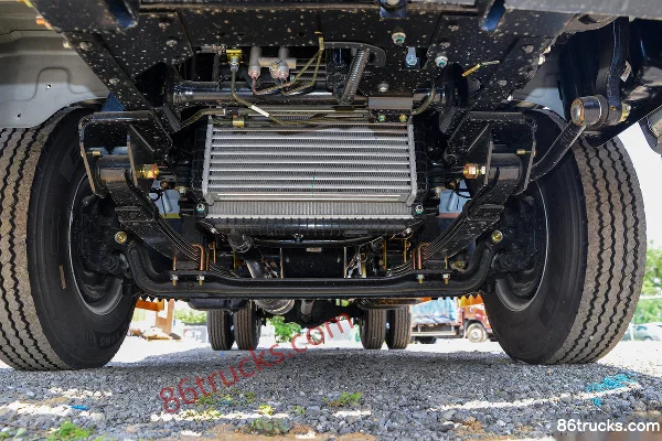 JMC Shunda Narrow Body Luxury Edition 116hp 4X2(6 wheels) 2.11m Double Row Van Light Truck Chassis (1) | 86Trucks