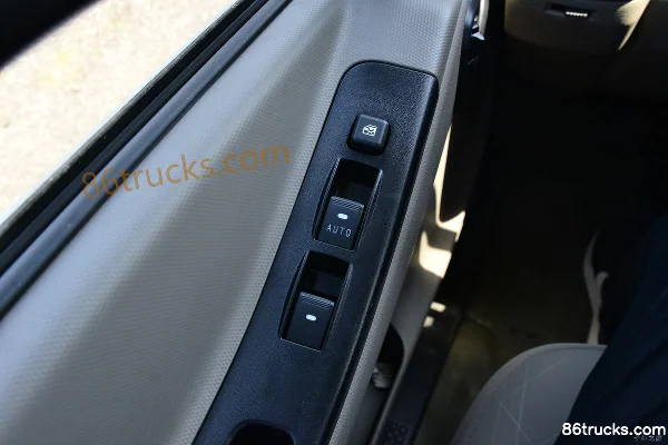 JMC Kaiwei Medium Body 127 hp 4X2(6 wheels) 3.68m crew cab van light truck (China VI) (hydraulic brake) (3) | 86Trucks