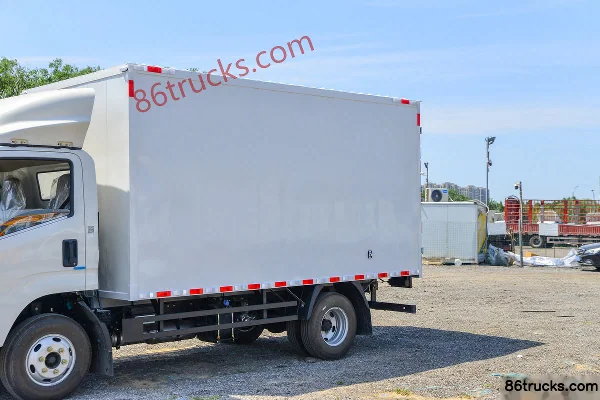 JMC Kaiwei Medium Body 127 hp 4X2(6 wheels) 3.68m crew cab van light truck (China VI) (hydraulic brake) (1) | 86Trucks