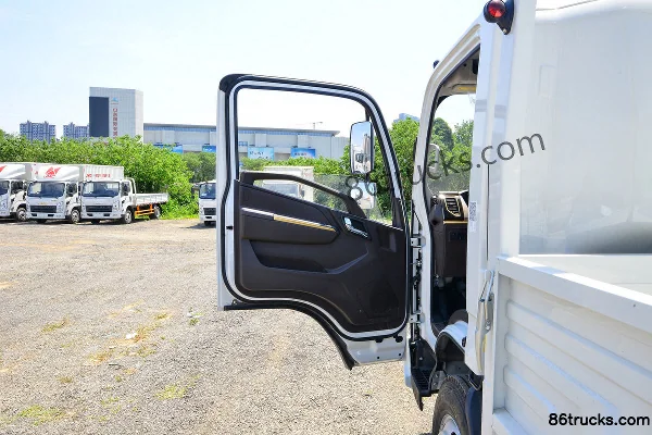 JMC Kaiwei Wide Body 143hp 4X2(6 wheels) 4.2m Single Row Flatbed Light Truck (China VI)(Air Brake) Cab (1) | 86Trucks