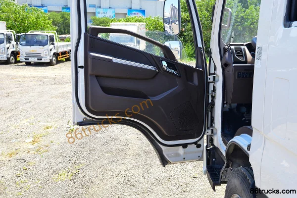 JMC Kaiwei Medium Body 143hp 4X2(6 wheels) 3.2m Double Row Flatbed Light Truck (China VI)(Hydraulic Brake) Cab (2) | 86Trucks