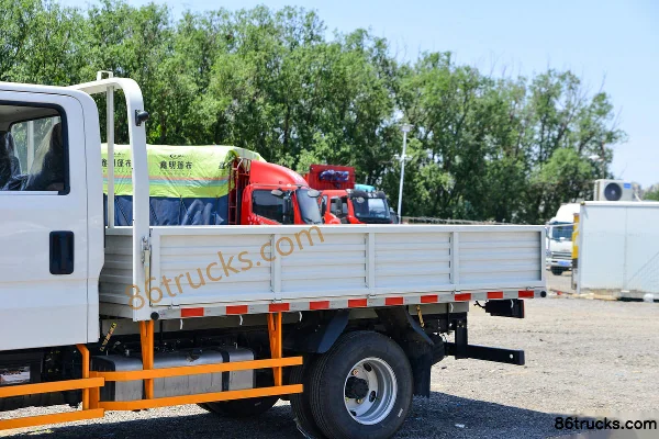JMC Kaiwei Medium Body 143hp 4X2(6 wheels) 3.2m Double Row Flatbed Light Truck (China VI)(Hydraulic Brake) (1) | 86Trucks