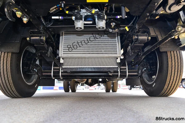 Lanqing Ling R 2.3L Diesel 140 hp 4X2(6 wheels) Zhuchi 5-speed 4.05m single-row flatbed micro truck Chassis (1) | 86Trucks
