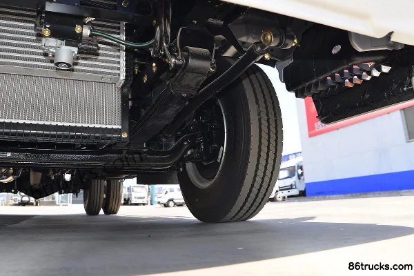 FAW Jiefang J6F Zhaocaihu 155hp 4X2(6 wheels) 3.82m Crew Cab Flatbed Light Truck (Wide Body) Chassis (3) | 86Trucks