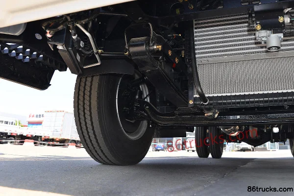 FAW Jiefang J6F Zhaocaihu 155hp 4X2(6 wheels) 3.82m Crew Cab Flatbed Light Truck (Wide Body) Chassis (2) | 86Trucks
