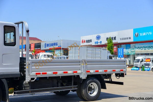 FAW Jiefang J6F Zhaocaihu 155hp 4X2(6 wheels) 3.82m Crew Cab Flatbed Light Truck (Wide Body) (1) | 86Trucks